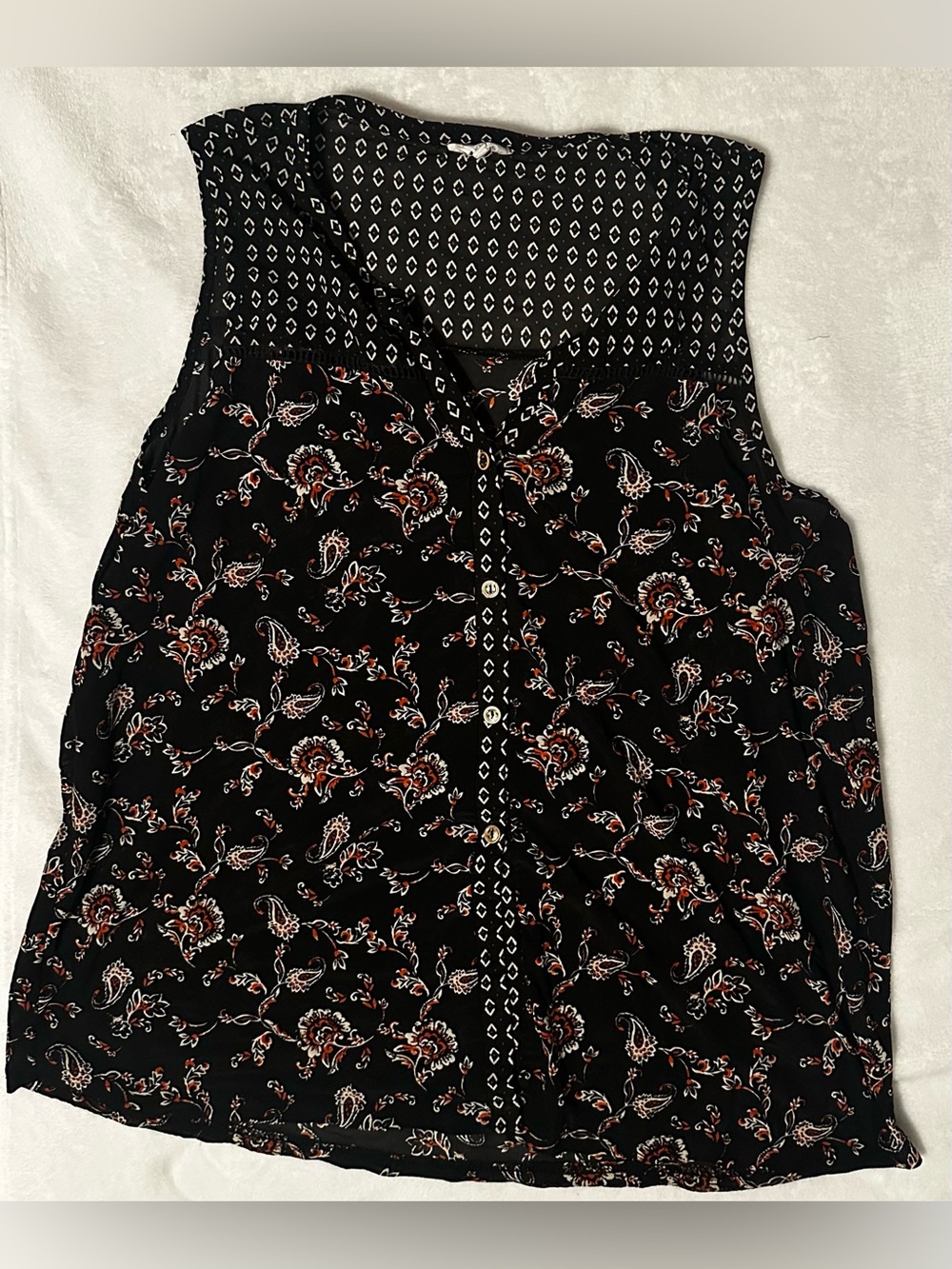 1x Black Floral Sleeveless Button-Front Women's Top
